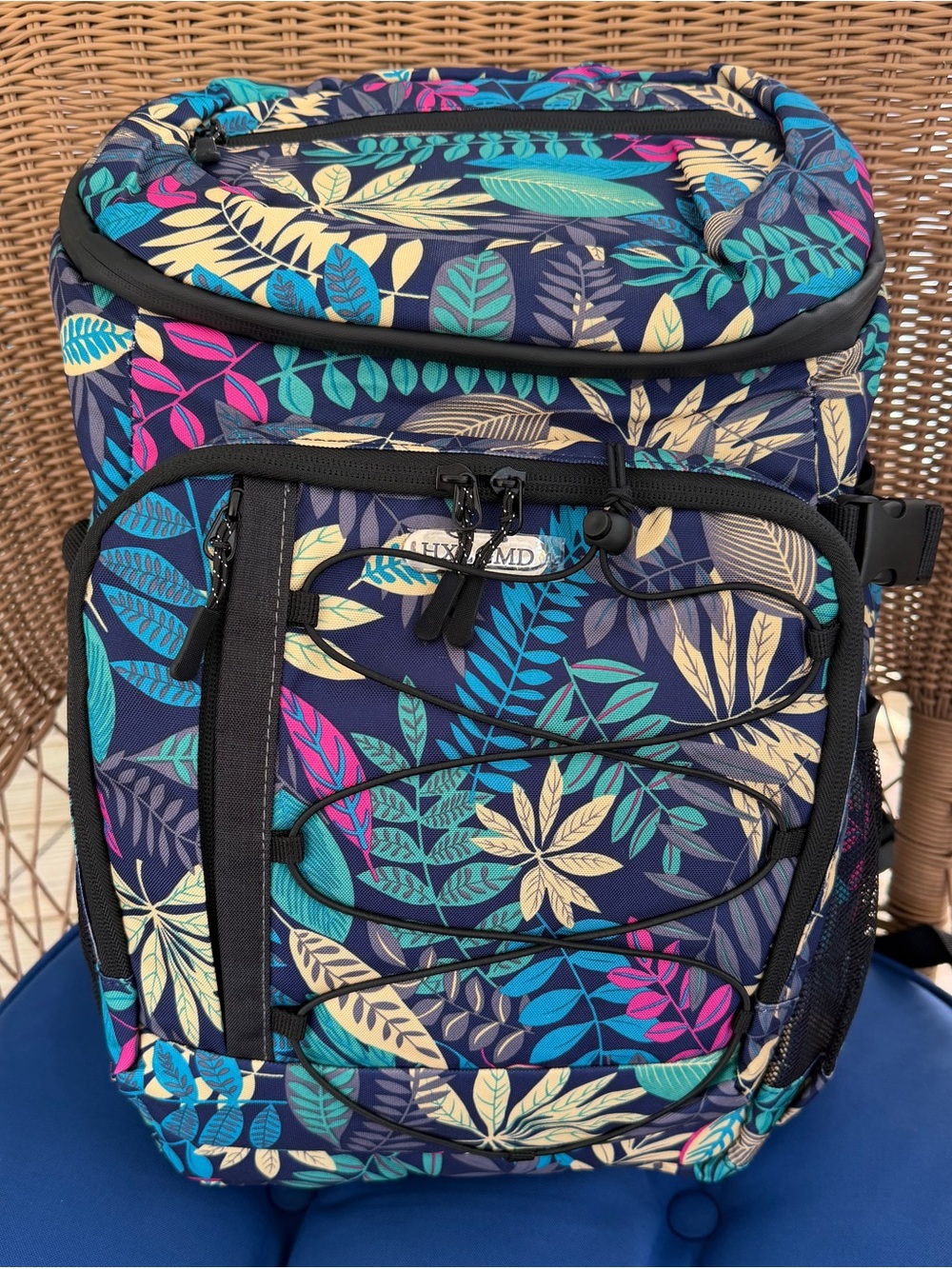 Backpack cooler 33 can leakproof